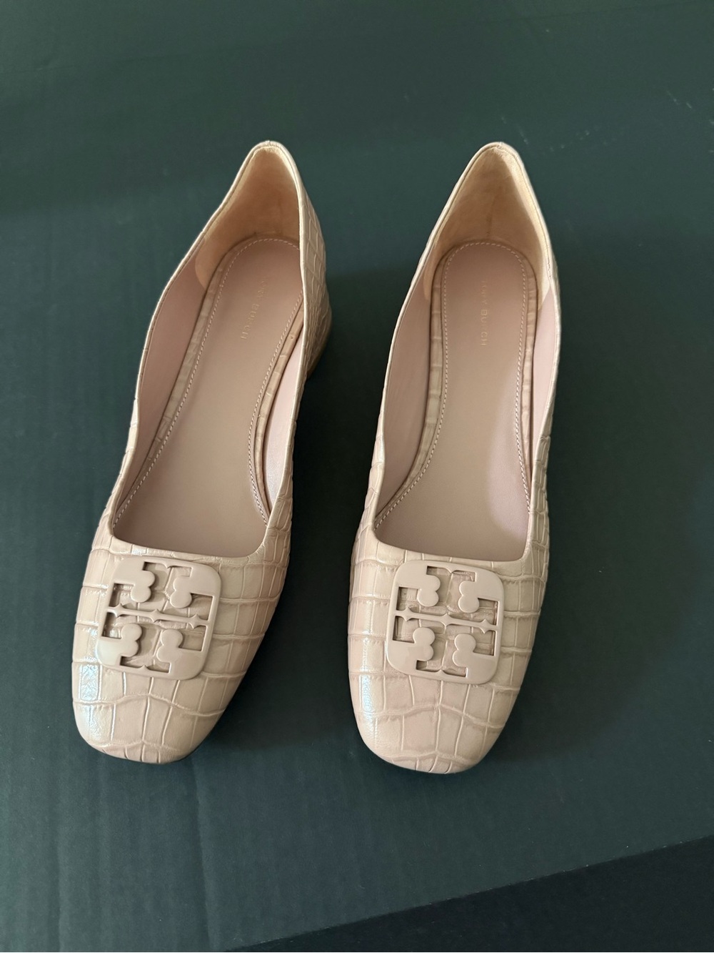 Tory Burch Croc-Embossed Logo Ballet Flats in Taupe Size 11 - Picture 9 of 10